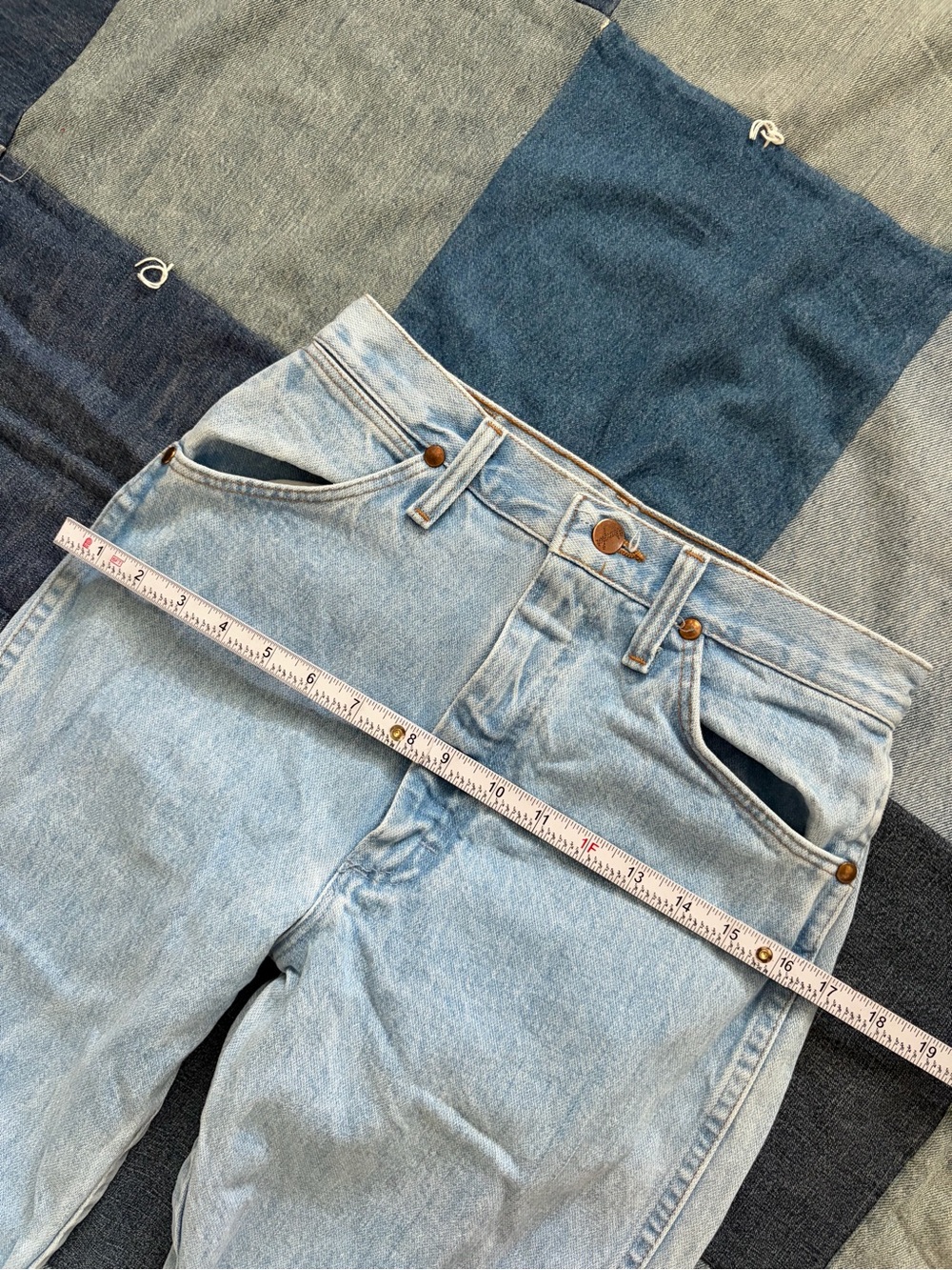 Wrangler 90s vintage jeans made in USA light wash faded denim 26x29 - Picture 9 of 11